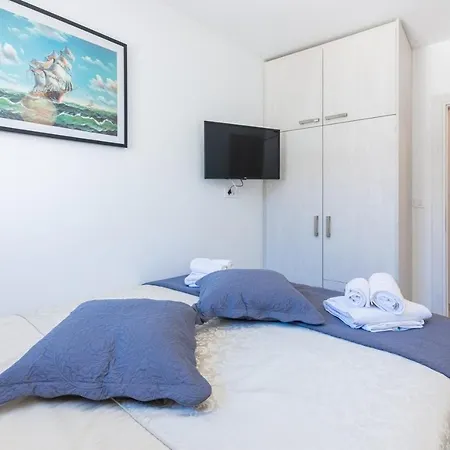 With A Parking Space - 23109 Apartment Medulin