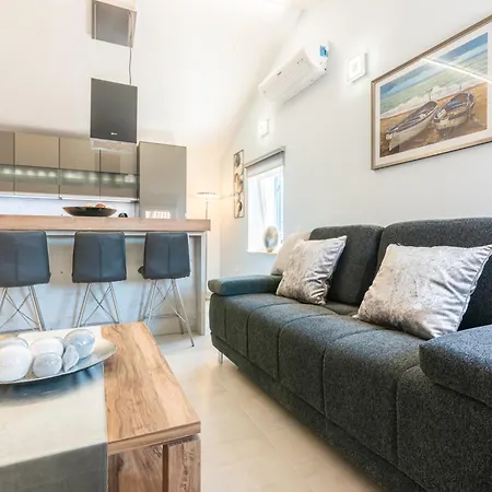 Apartment With A Parking Space - 23109 Medulin